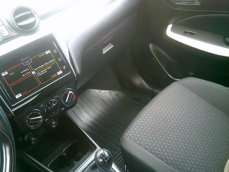 Suzuki Swift (2017) 1.2i KOUPENO ČR,1.MAJITEL - fotka 12 z 12