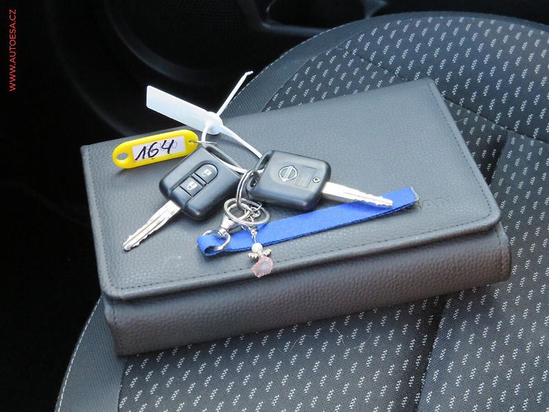 Nissan Qashqai (2009) 2.0i, AC, tempo - fotka 20 z 20