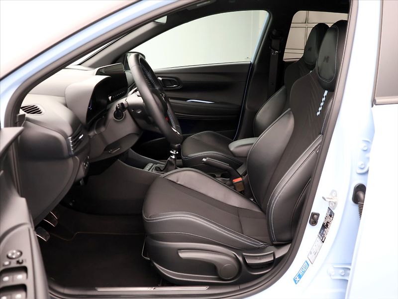 Hyundai i20 1.6 T-GDI 150kW LED CZ Aut.kli - fotka 10 z 32