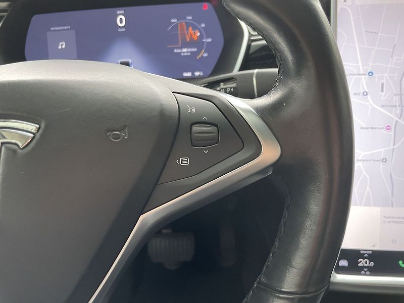 Tesla Model X 90D AWD, 7míst, tažné zařízení - fotka 33 z 43