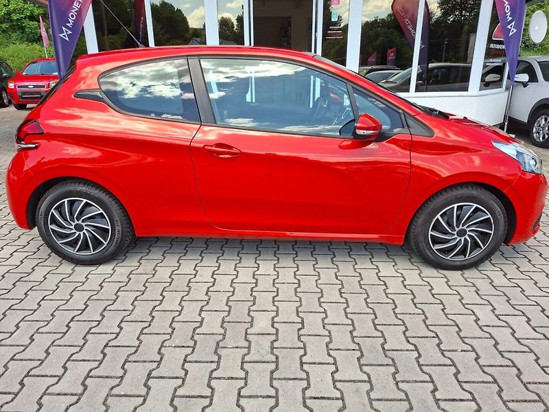 Peugeot 208 (2015) 1.0i 50kW -KLIMA-SENZORY - fotka 9 z 42