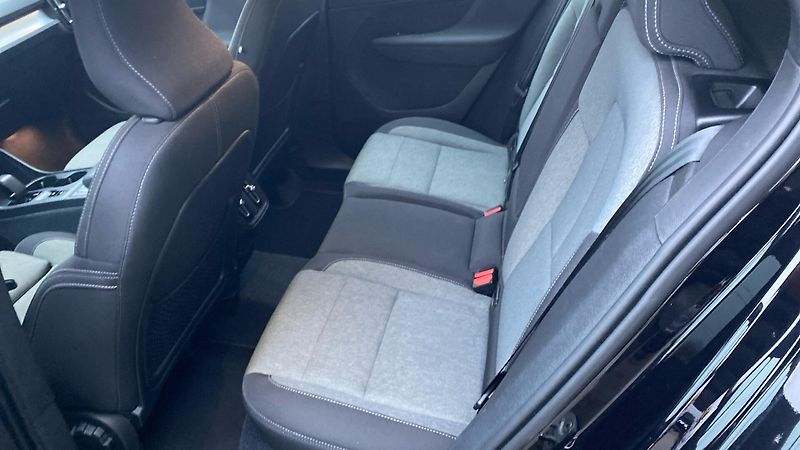 Volvo XC40 CORE, B3 FWD, 120+10 kW / 163+ - fotka 9 z 29