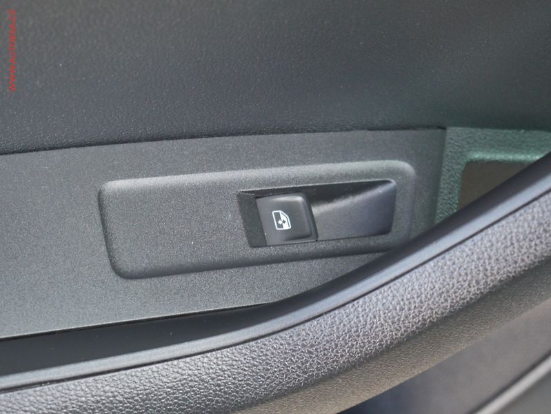 Škoda Karoq (2019) 1.6 TDi, Soleil, DSG, LED, - fotka 13 z 21