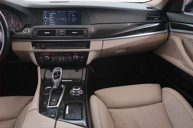 BMW Řada 5 (2010) 530d, Automat, Navi, Bi-Xenony - fotka 8 z 19