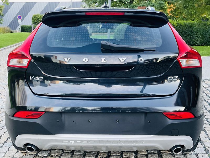 Volvo V40 2.0D3 MANUÁL CROSS SERVISKA  - fotka 16 z 43