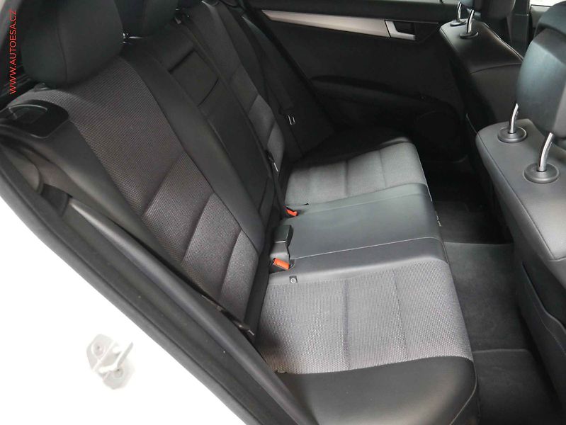 Mercedes-Benz Třídy C (2013) 1.6 C180, AT, navi, xenon - fotka 11 z 26