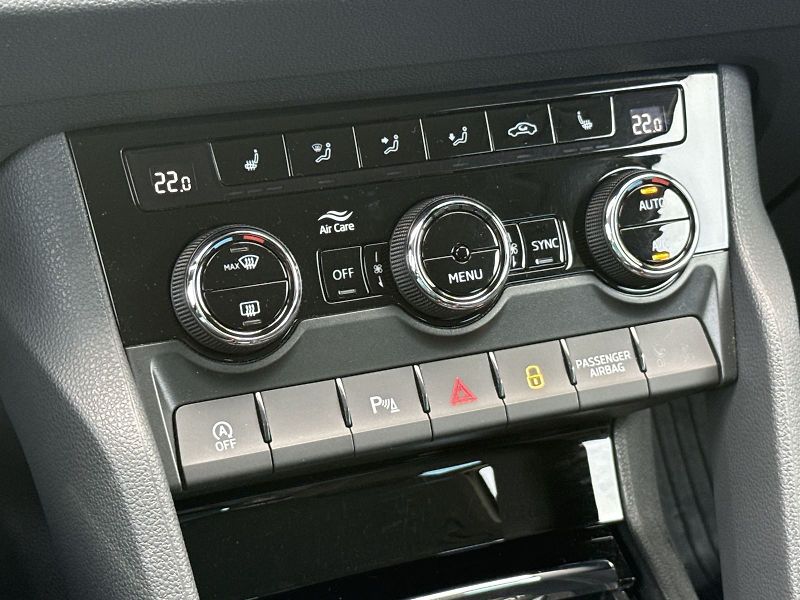 Škoda Karoq (2024) 1.5 TSI Selection - fotka 15 z 32