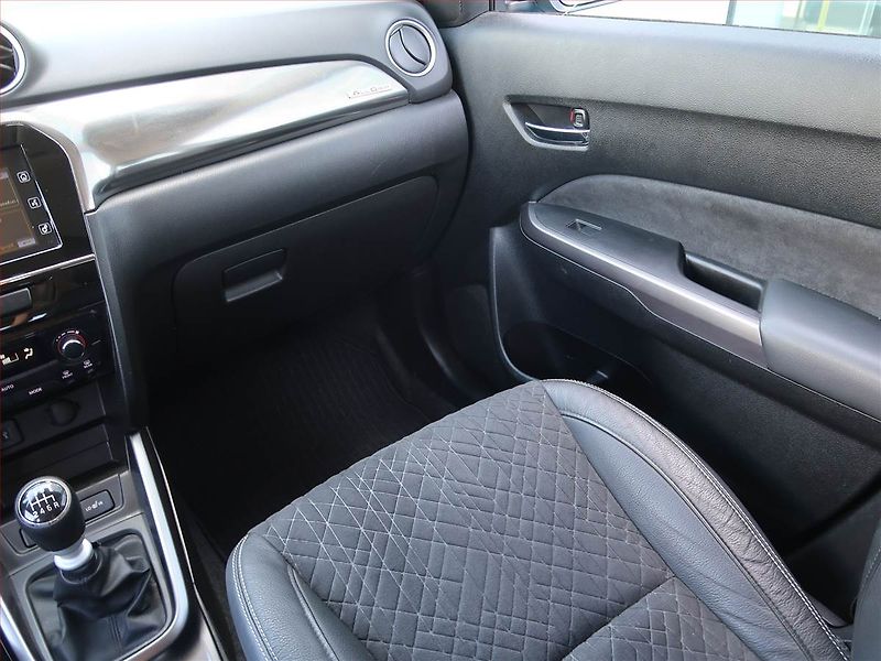 Suzuki Vitara (2024) Elegance 1.4 BoosterJet - fotka 8 z 17