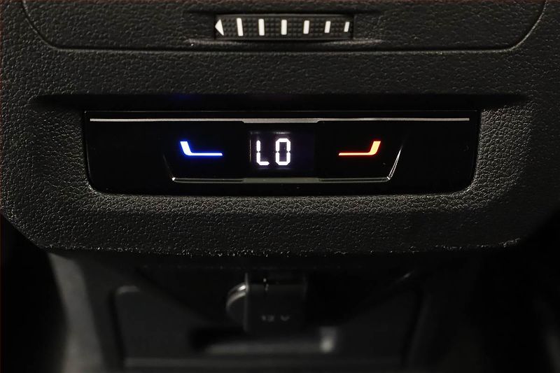 Volkswagen Touran (2023) Comfortline 1.5 TSI - fotka 18 z 20