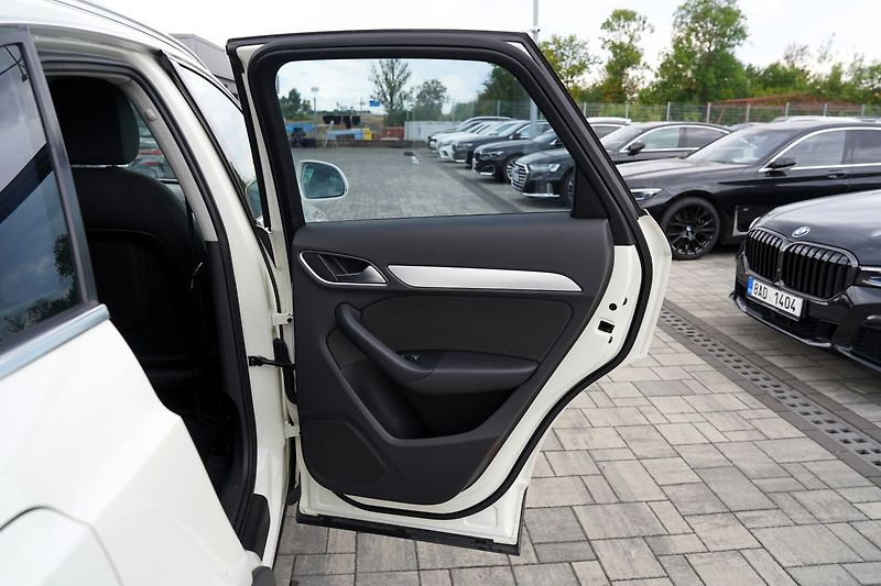 Audi Q3 2.0 TDI Quattro/automat/180 PS - fotka 18 z 38