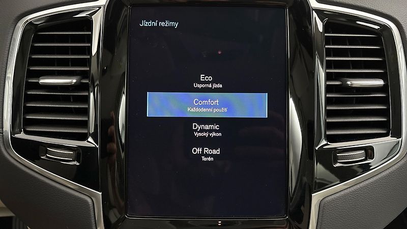 Volvo XC90 2.0 B5 AUT AWD Inscription - fotka 32 z 33