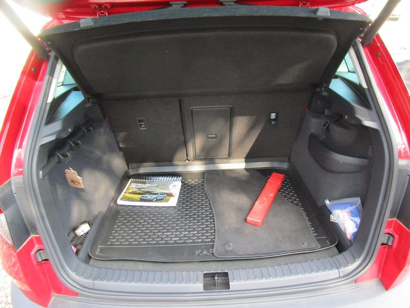Škoda Karoq 1,6TDI-85KW-DSG-NOVÁ STK - fotka 12 z 30