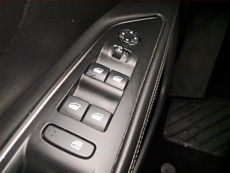 Peugeot 5008 (2019) 1.5 BlueHDi, Automat, 7 míst - fotka 17 z 20
