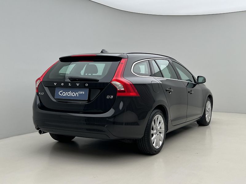 Volvo V60 D3 MOMENTUM AUT  - fotka 12 z 36