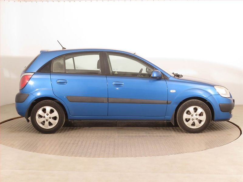 Kia Rio (2009) 1.4 16V, po STK, jezdí výborně - fotka 6 z 15