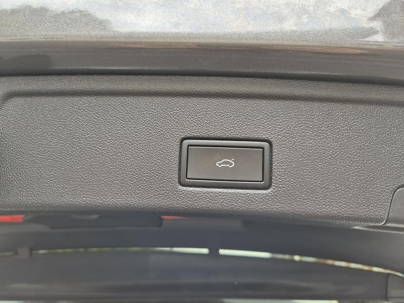 Volkswagen Touareg 3,0TDi 170kw 4x4 DSG TZ 19ALU - fotka 39 z 43