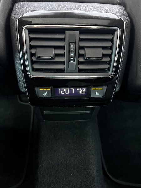 Škoda Superb 2.0TDI DSG Virtual, Kůže, TZ - fotka 24 z 28