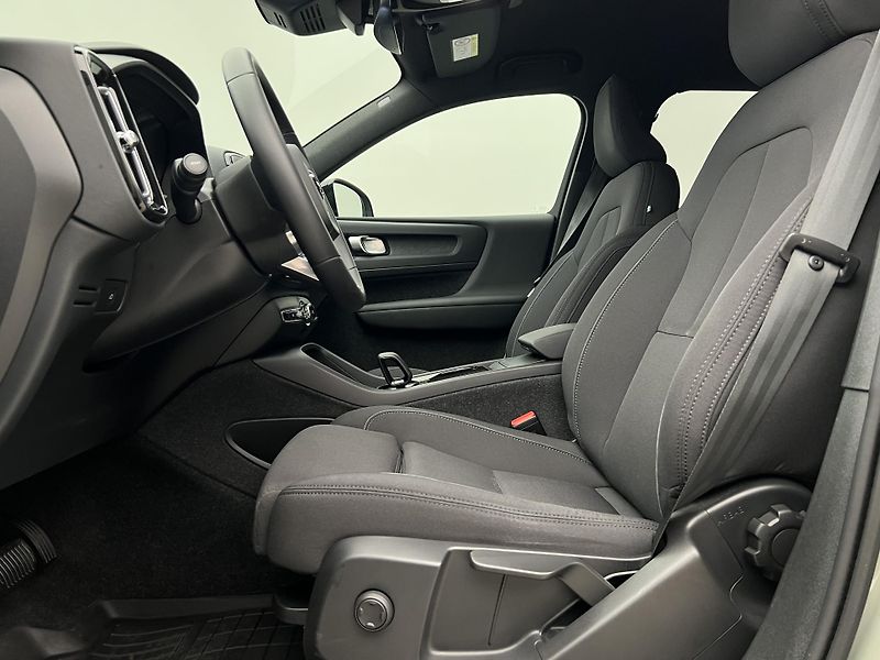 Volvo XC40 RECHARGE CORE AUT - fotka 3 z 46