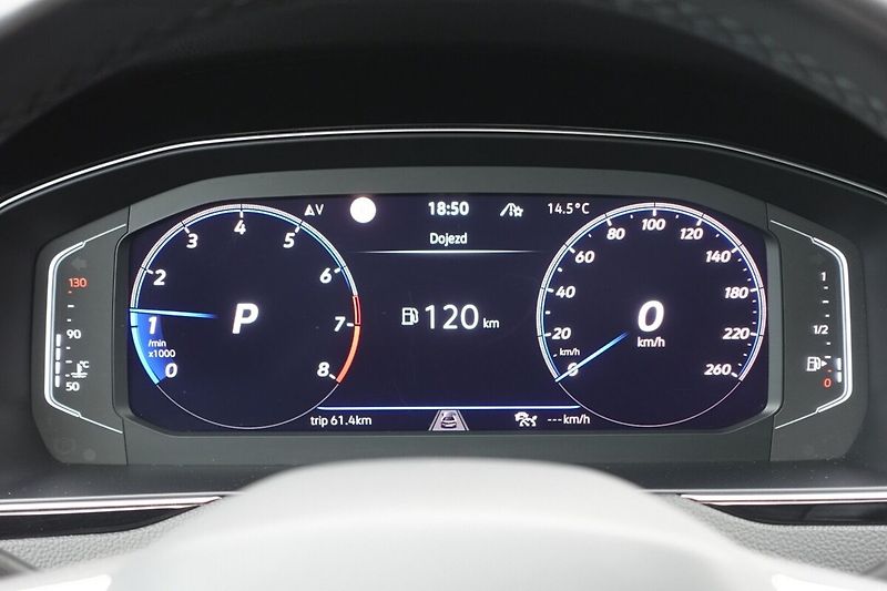 Volkswagen Passat ZLEVNĚNO 2,0TSi 206kW Alltrack - fotka 29 z 37