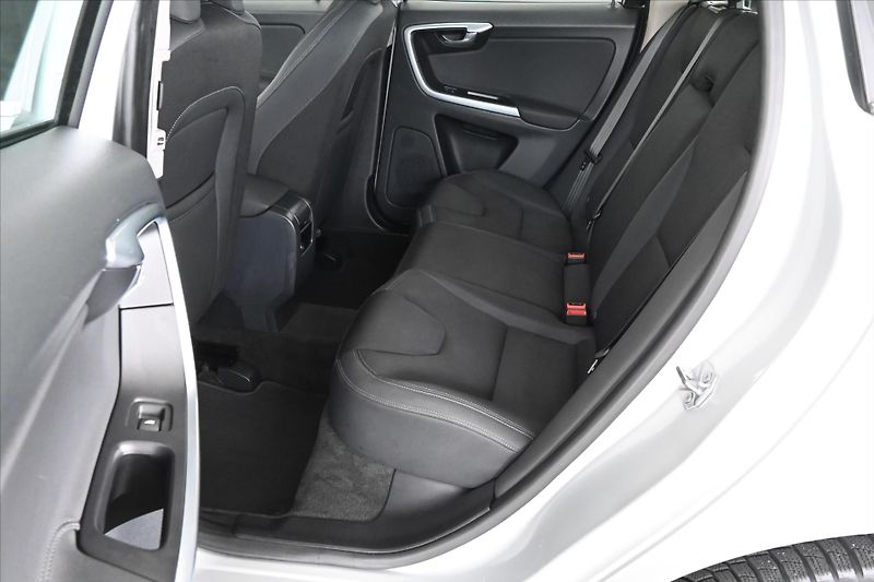 Volvo XC60 2,4 D5 133 kW AT6 AWD Záruka a - fotka 10 z 28