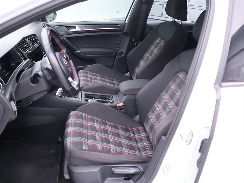 Volkswagen Golf 2,0 TSI GTI Performance DSG - fotka 12 z 29