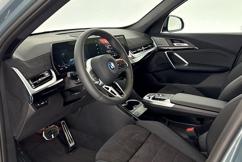 BMW iX1 xDrive30 - fotka 5 z 19
