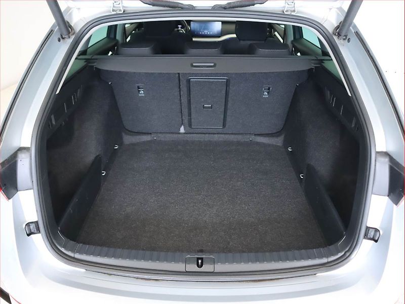Škoda Octavia (2020) 2.0 TDI, Automat, Serv.kniha - fotka 14 z 25