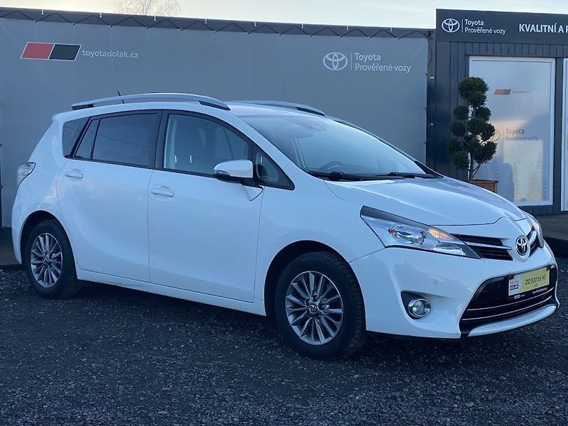 Toyota Verso 1.8i, ČR, Active Trend, tažné - fotka 1 z 32