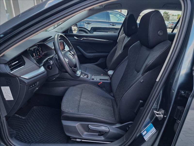 Škoda Octavia 2.0 TDI DSG Style Combi,1.Maj - fotka 19 z 50