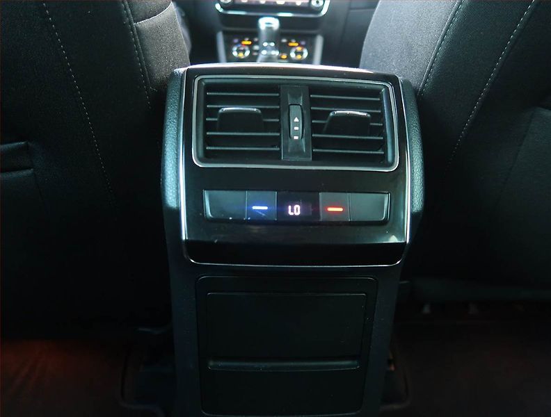 Škoda Superb (2019) Style 2.0 TDI, Serv.kniha - fotka 25 z 26