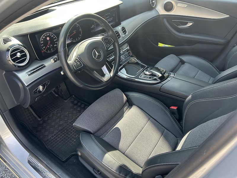 Mercedes-Benz Třídy E E 350d 190kW nové v ČR 58639km - fotka 25 z 61