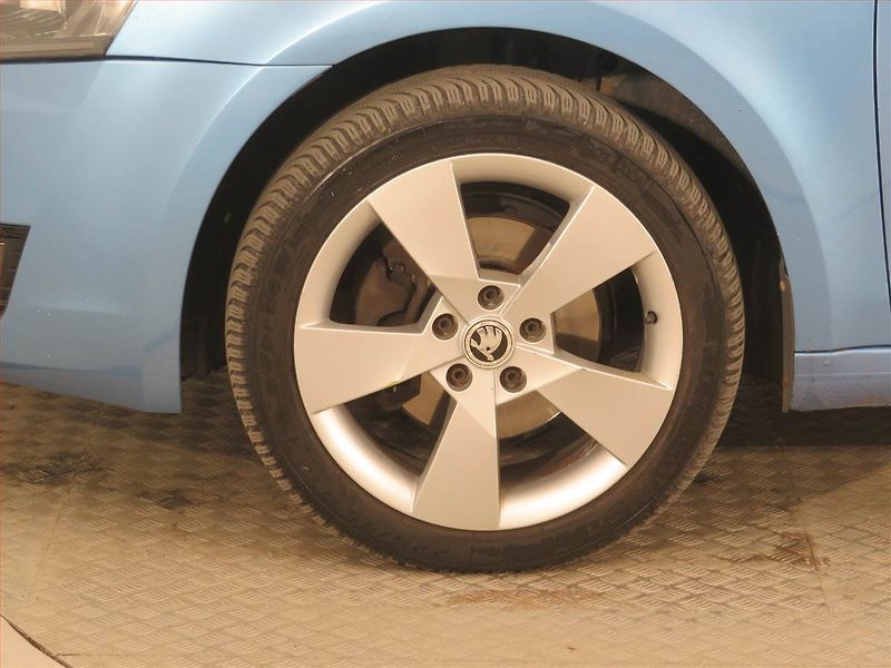 Škoda Octavia (2013) 2.0 TDI, Automat, Xenony - fotka 14 z 15