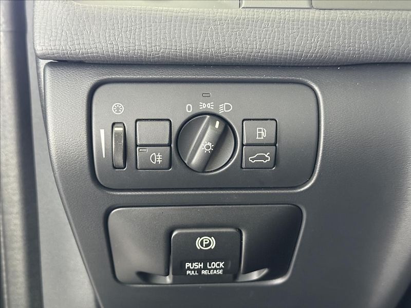 Volvo XC60 2,0   SERVISNÍ KNÍŽKA - fotka 11 z 23