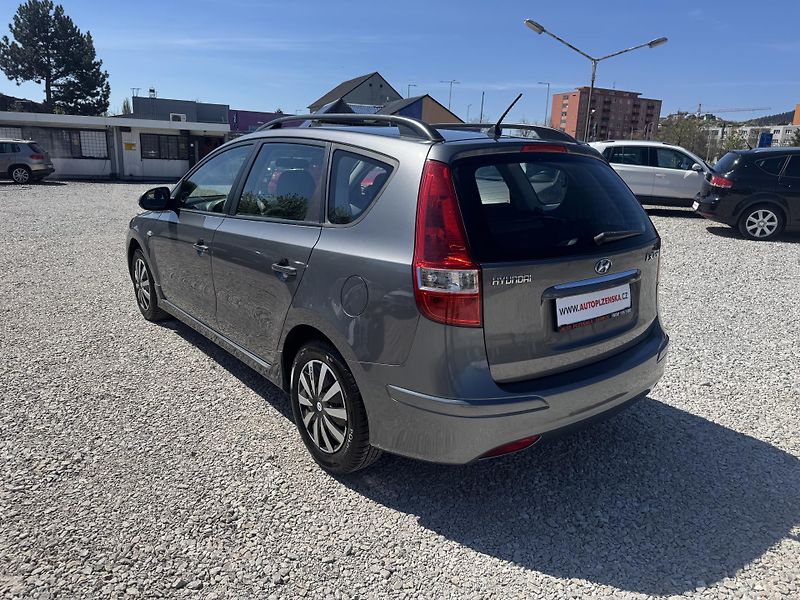 Hyundai i30 (2011) 1.4 CW,2 SADY KOL - fotka 6 z 31
