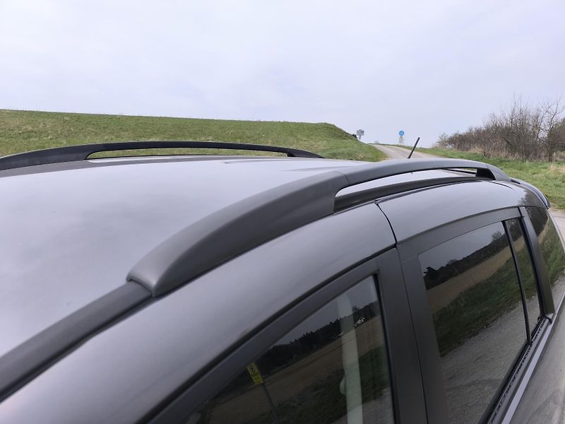 Mazda 5 (2009) 1.8  7MÍST,DOLOŽENÉ KM,SERVIS - fotka 33 z 35