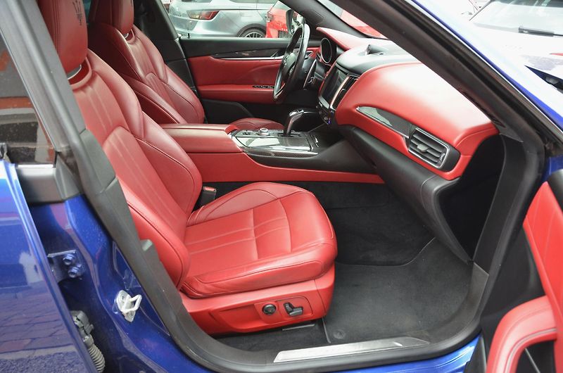 Maserati Levante (2018) 3.0 316kW SQ4 GranSport 106tkm - fotka 15 z 48