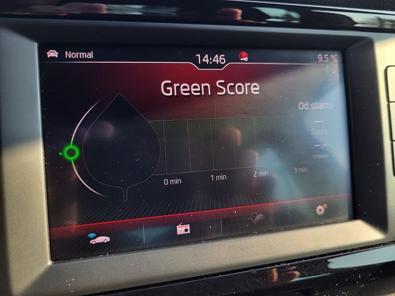 Škoda Karoq 2.0 TDi DSG 4x4 SPORTLINE - fotka 18 z 47