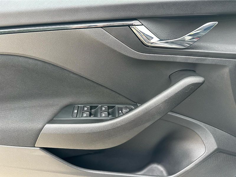 Škoda Kamiq 1,0 TSI / 85 kW Selection - fotka 17 z 22