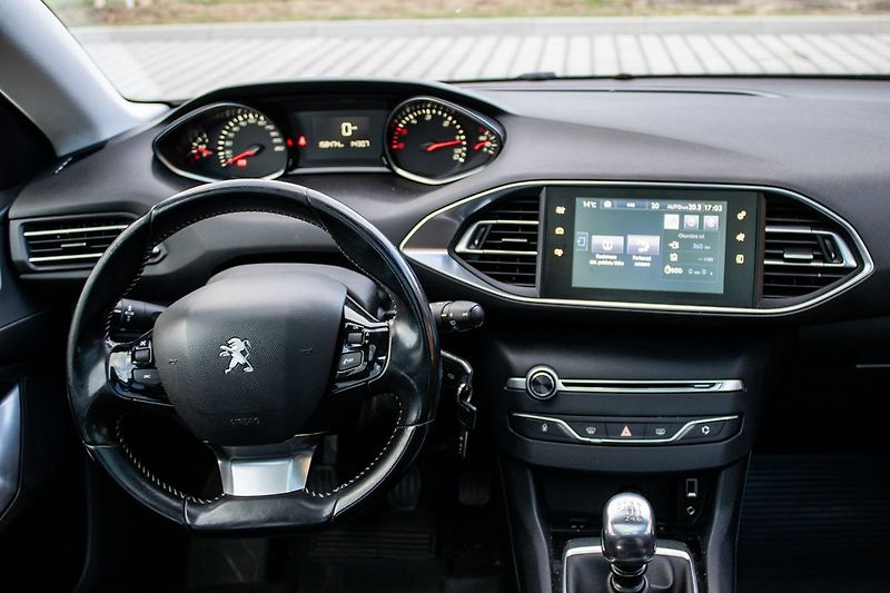 Peugeot 308 - fotka 17 z 36