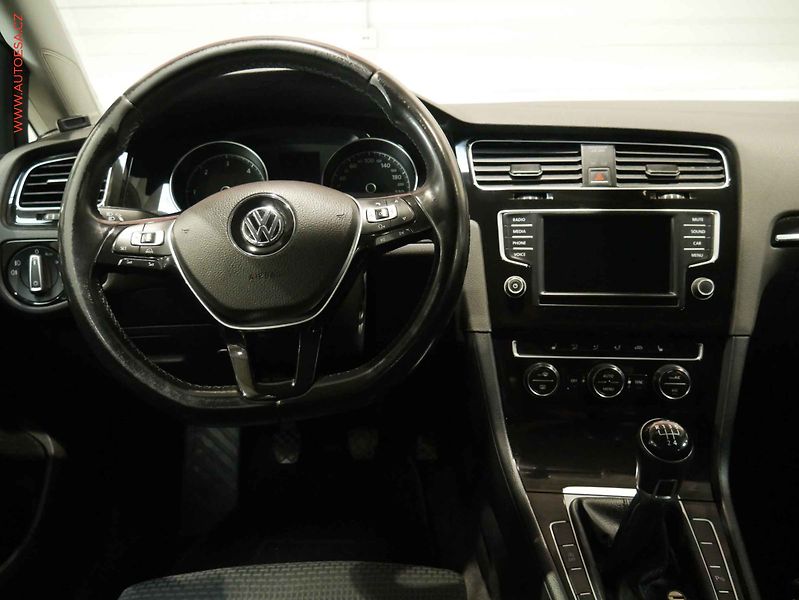 Volkswagen Golf (2015) 1.6TDI, ČR, navi, autoAC - fotka 11 z 19