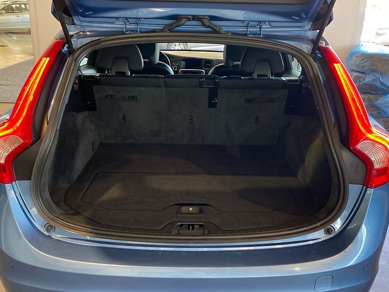 Volvo V60 D3 FWD MOMENTUM - fotka 10 z 30