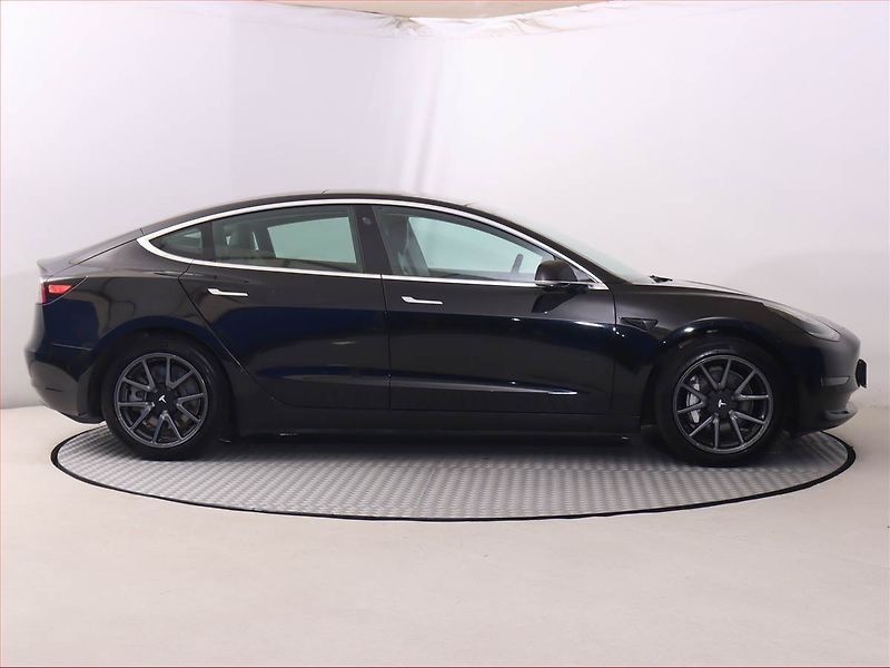 Tesla Model 3 (2019) Std Range Plus 52kWh, SoH 80% - fotka 6 z 25