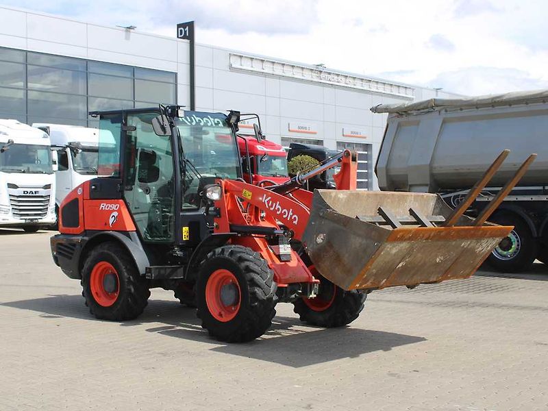 Kubota R090 - fotka 2 z 18