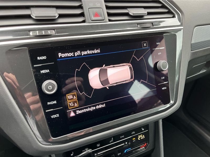 Volkswagen Tiguan 2,0 TDI 110 kW Business Premiu - fotka 18 z 28