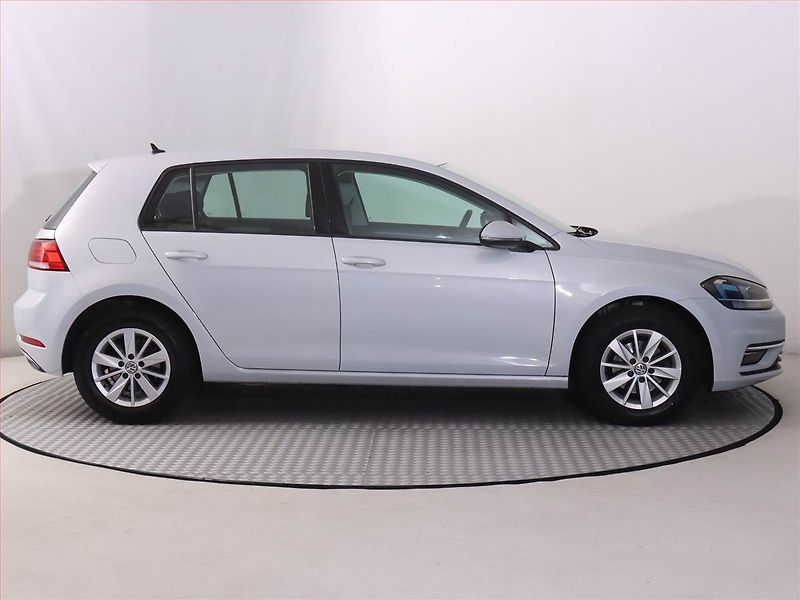 Volkswagen Golf (2018) 1.0 TSI, Tempomat - fotka 6 z 19