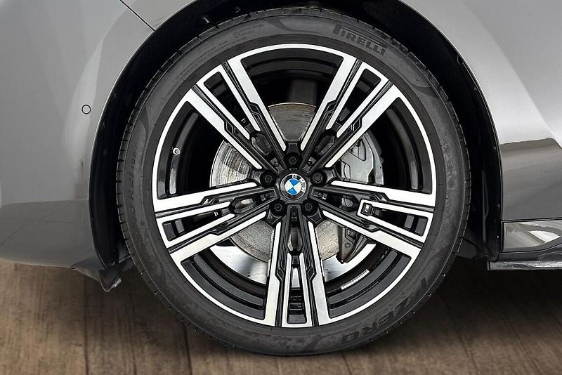 BMW i7 xDrive60 - fotka 6 z 28