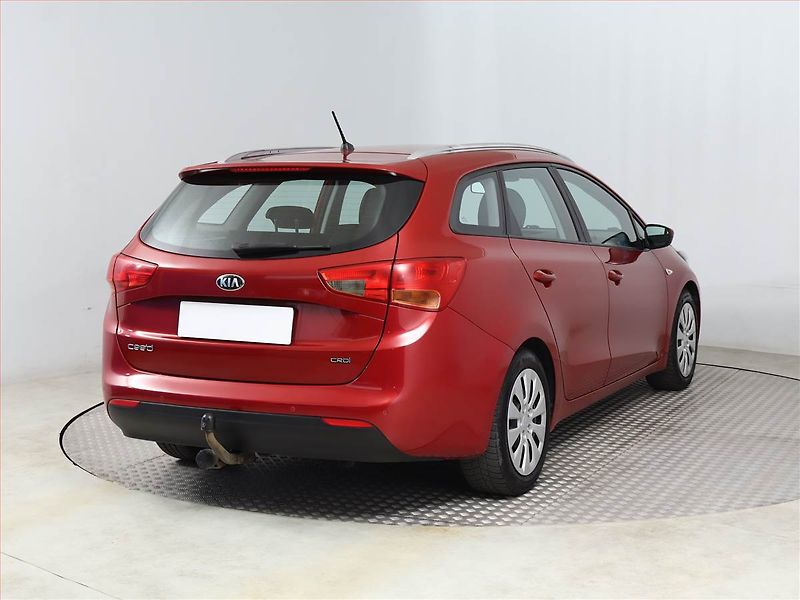 Kia Ceed (2015) 1.6 CRDi, Tempomat - fotka 5 z 14
