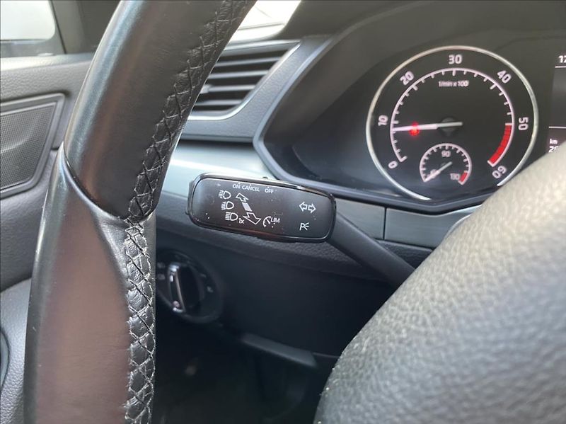 Škoda Superb 2,0 TDI  Ambition / NAVI - fotka 26 z 41