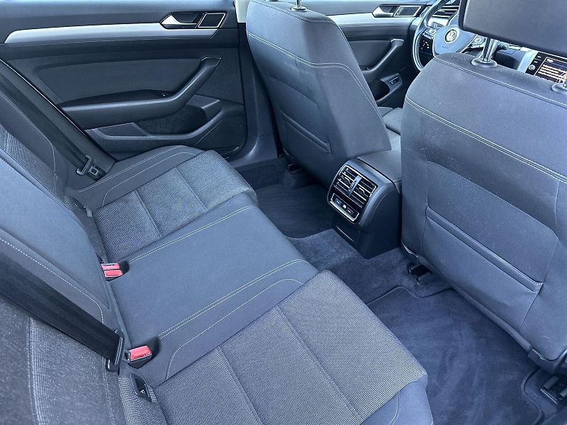 Volkswagen Passat (2018) Variant 2.0 TDI DSG Comfortlin - fotka 10 z 27