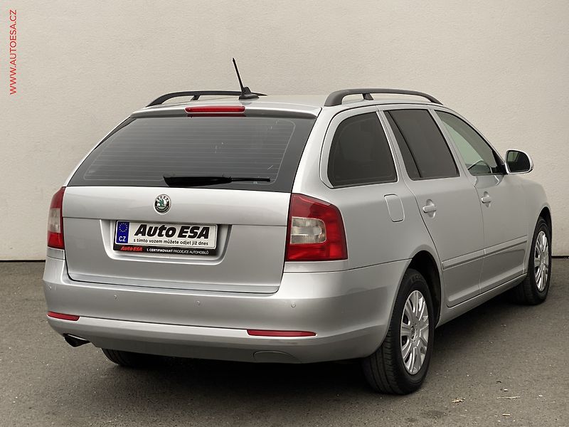 Škoda Octavia (2012) 1.6TDi, AC, temp - fotka 4 z 18